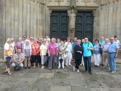 Bild vergrößern: Egenstedter Senioren vor dem Magdeburger Dom